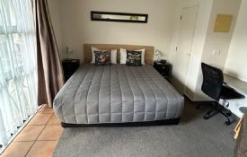 Studio unit with super king-size bed