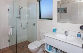 Studio Unit bathroom